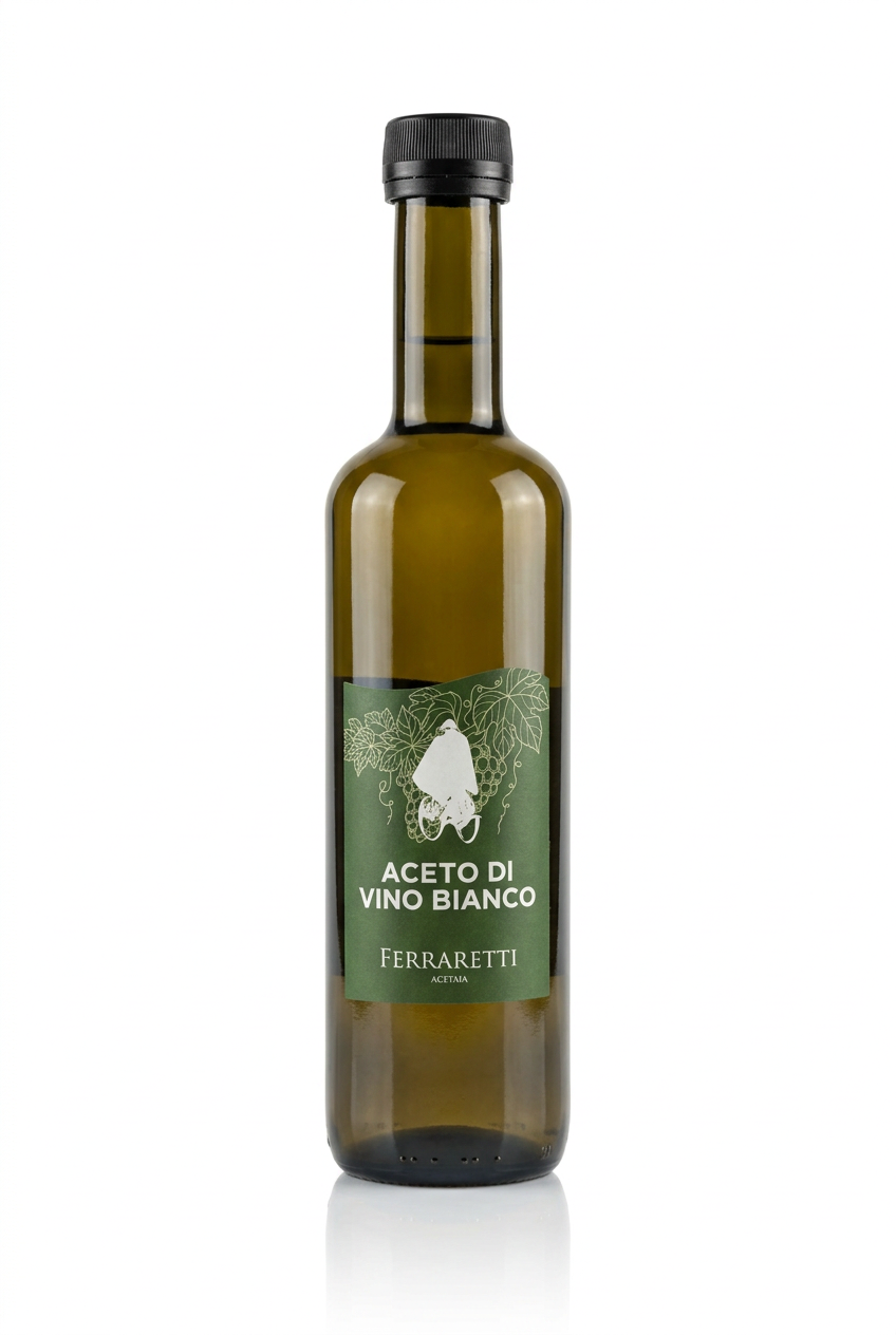 Bottiglia di Aceto di Vino Bianco Ferraretti su sfondo bianco